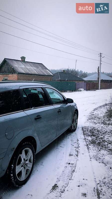 Универсал Opel Astra 2009 в Полтаве