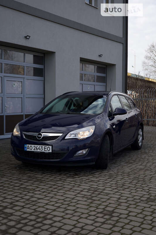 Универсал Opel Astra 2012 в Запорожье