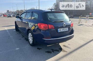 Универсал Opel Astra 2013 в Днепре