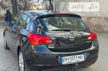 Хэтчбек Opel Astra 2011 в Мостиске