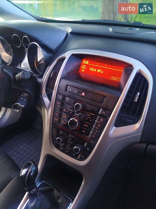 Універсал Opel Astra 2010 в Надвірній