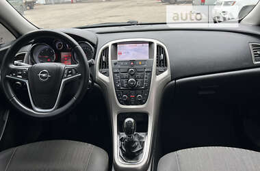Универсал Opel Astra 2011 в Полтаве