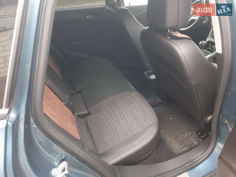 Седан Opel Astra 2015 в Кременчуге