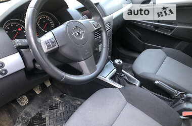 Хэтчбек Opel Astra 2005 в Косове