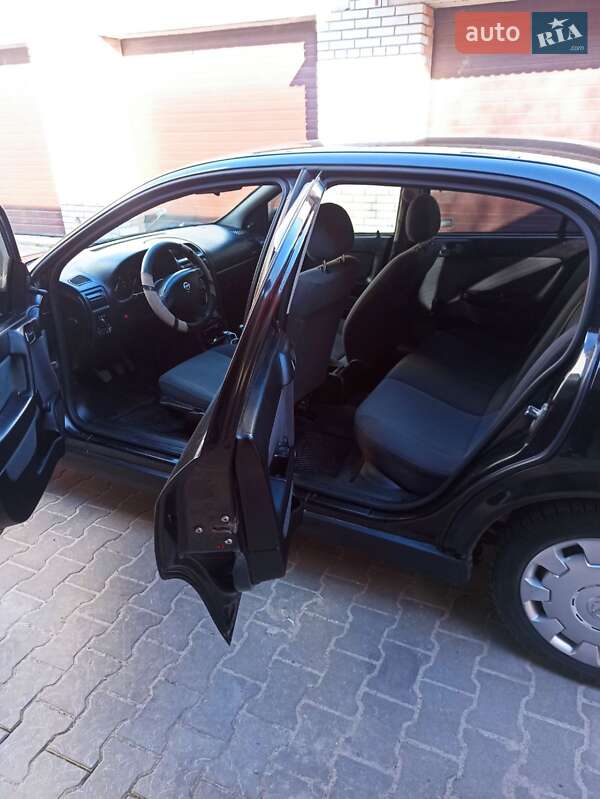 Седан Opel Astra 2009 в Тернополе