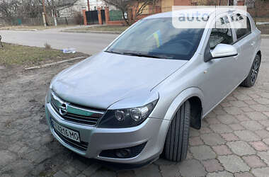 Хэтчбек Opel Astra 2012 в Покровске