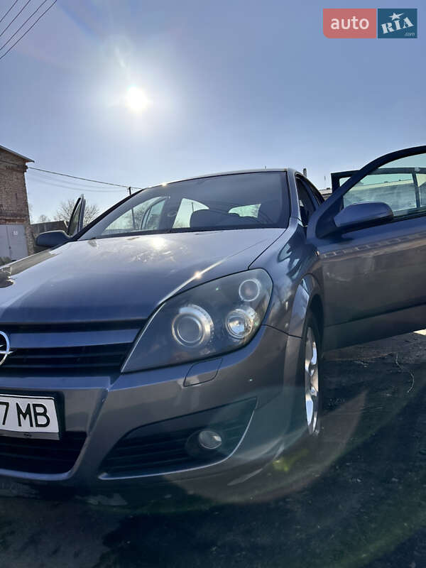 Хетчбек Opel Astra 2004 в Золочеві