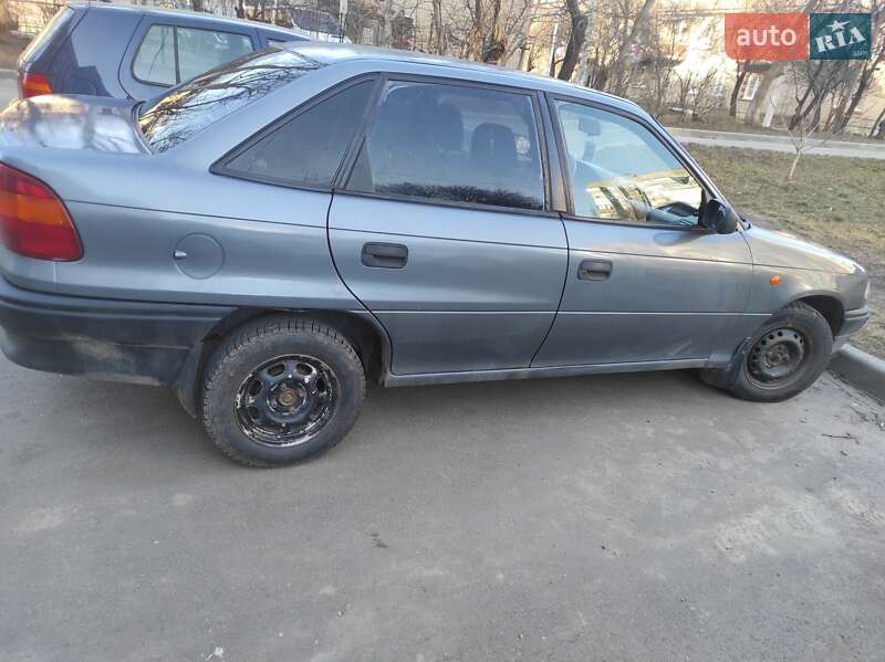 Седан Opel Astra 1995 в Харкові