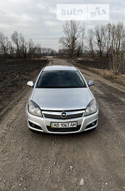 Хэтчбек Opel Astra 2011 в Киеве