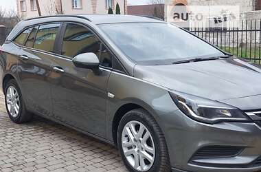Універсал Opel Astra 2017 в Дрогобичі