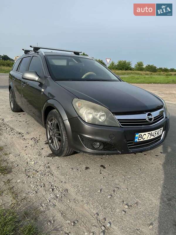 Універсал Opel Astra 2010 в Золочеві