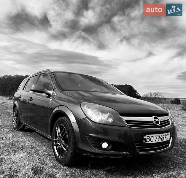 Універсал Opel Astra 2010 в Золочеві