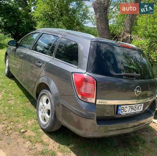 Універсал Opel Astra 2010 в Золочеві