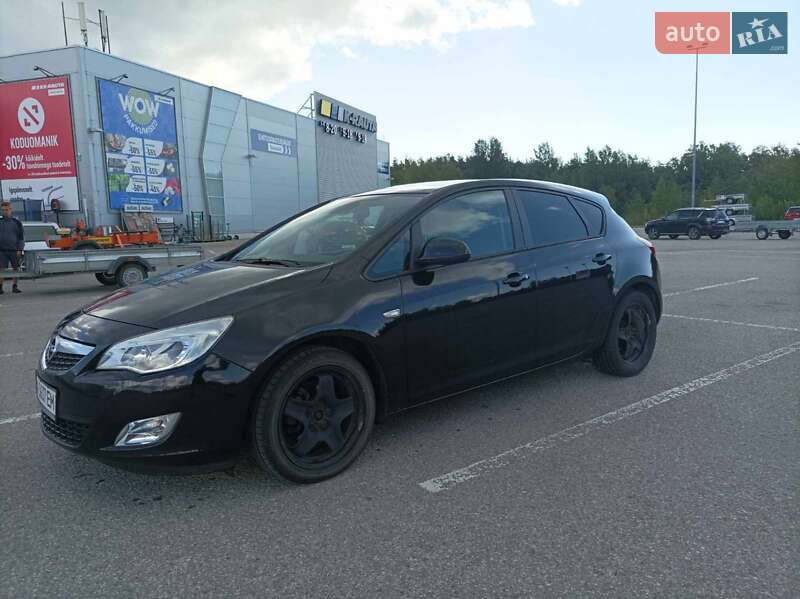 Седан Opel Astra 2010 в Романіву