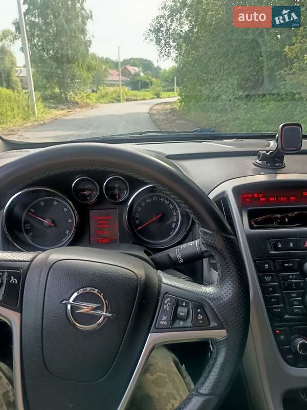 Універсал Opel Astra 2011 в Львові