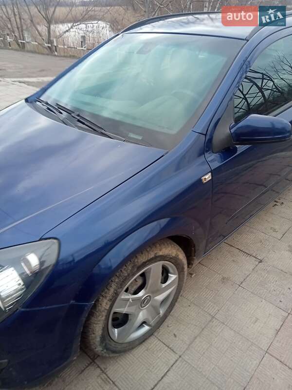 Универсал Opel Astra 2006 в Новомиргороде