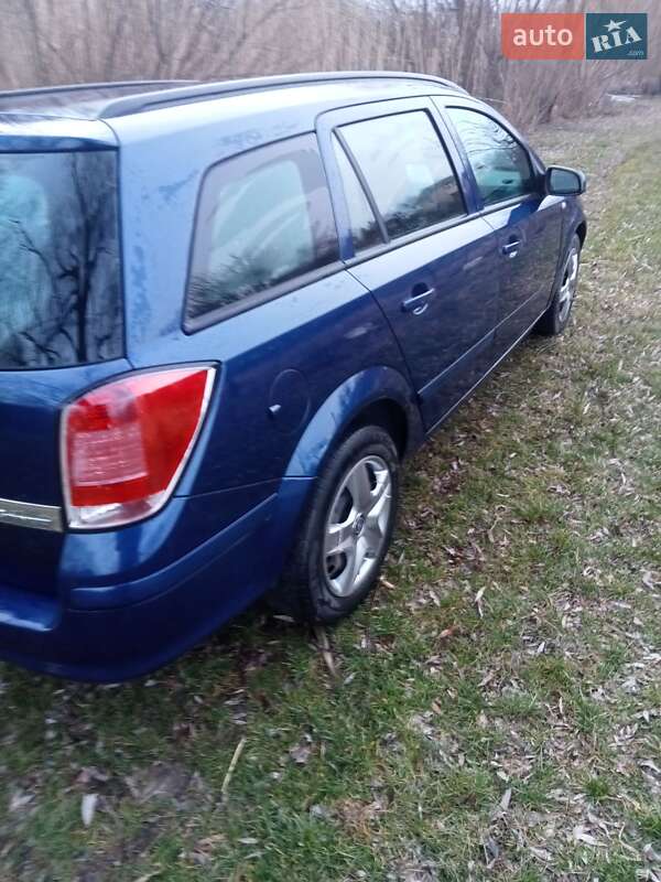 Универсал Opel Astra 2006 в Новомиргороде