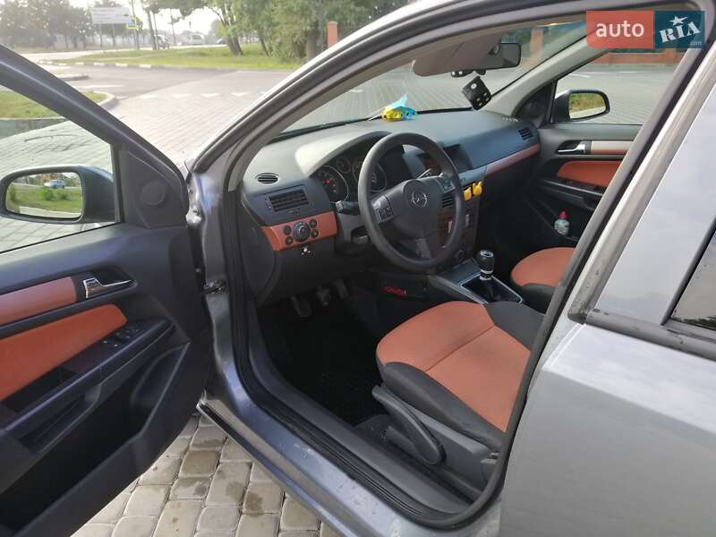 Универсал Opel Astra 2005 в Луцке