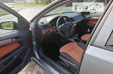 Универсал Opel Astra 2005 в Луцке