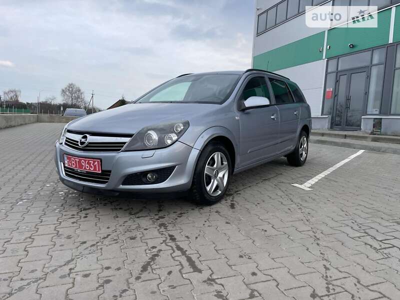Универсал Opel Astra 2008 в Нововолынске