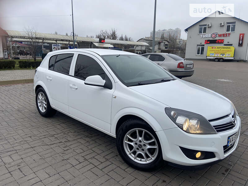 Opel Astra 2012