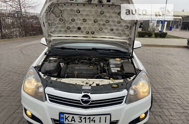 Хэтчбек Opel Astra 2012 в Киеве