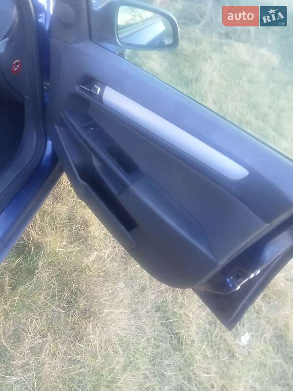 Универсал Opel Astra 2006 в Новомиргороде