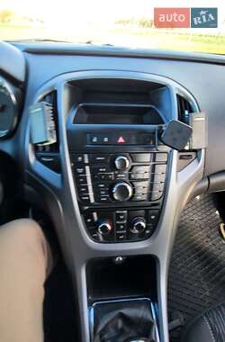 Универсал Opel Astra 2013 в 