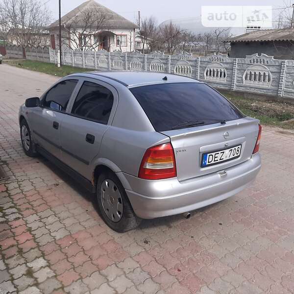 Хэтчбек Opel Astra 2001 в Новоселице