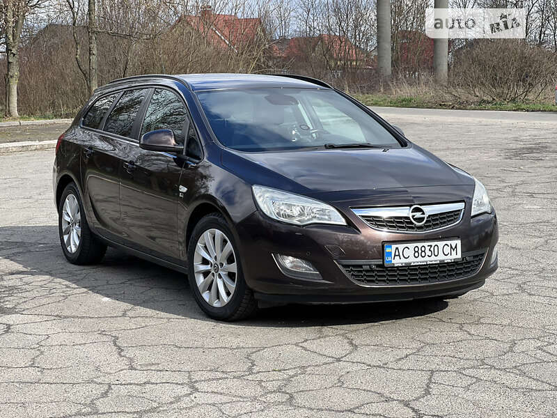 Універсал Opel Astra 2012 в Володимир-Волинському