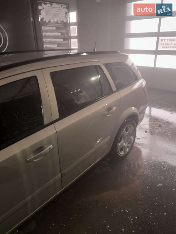 Универсал Opel Astra 2007 в Заставной
