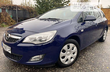 Универсал Opel Astra 2011 в Путивле