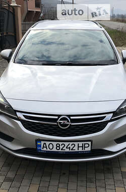 Универсал Opel Astra 2017 в Хусте
