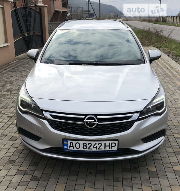 Універсал Opel Astra 2017 в Хусті