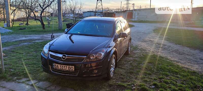 Универсал Opel Astra 2011 в Кропивницком