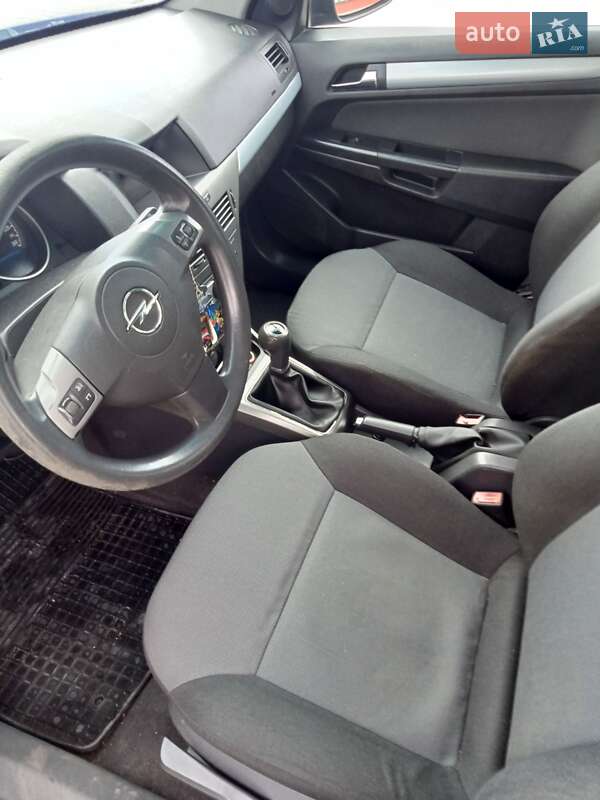 Универсал Opel Astra 2006 в Новомиргороде