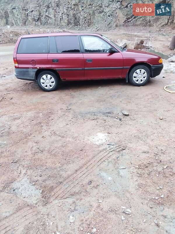 Универсал Opel Astra 1992 в Коростене