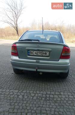 Хэтчбек Opel Astra 2000 в 