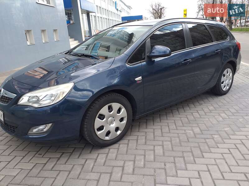 Универсал Opel Astra 2011 в Белой Церкви