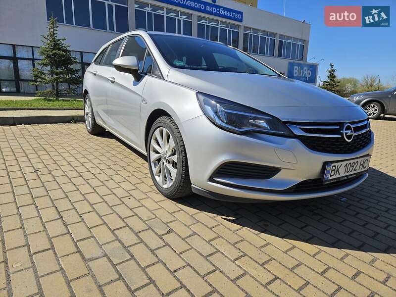Универсал Opel Astra 2018 в Ровно
