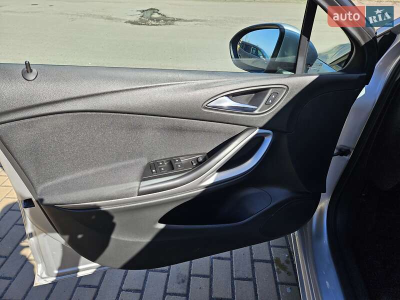Универсал Opel Astra 2018 в Ровно