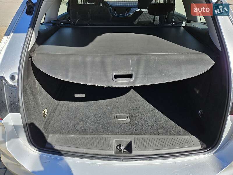 Универсал Opel Astra 2018 в Ровно