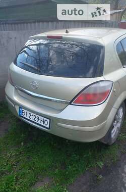 Хэтчбек Opel Astra 2004 в Хороле