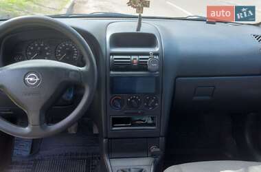 Седан Opel Astra 2006 в 
