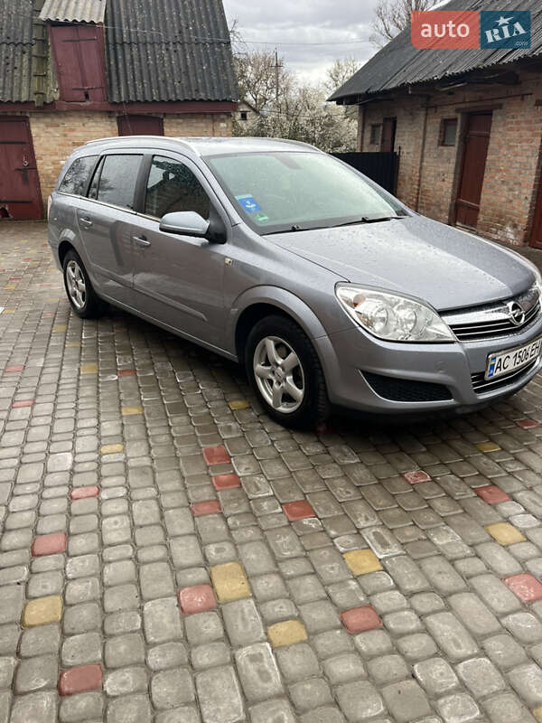 Універсал Opel Astra 2008 в Луцьку