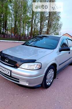 Седан Opel Astra 2006 в Тростянце