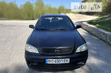 Седан Opel Astra 2005 в Шумске