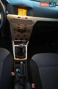 Хэтчбек Opel Astra 2008 в 