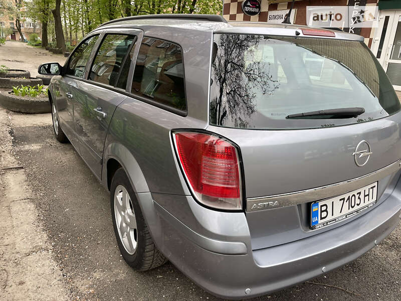 Универсал Opel Astra 2005 в Лубнах
