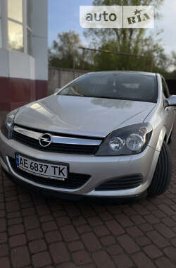 Купе Opel Astra 2009 в Карнаухівці